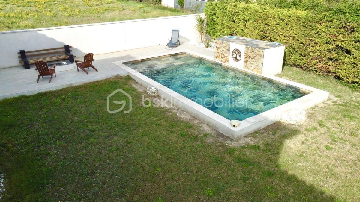 Maison à SAINT-LAURENT-DES-ARBRES