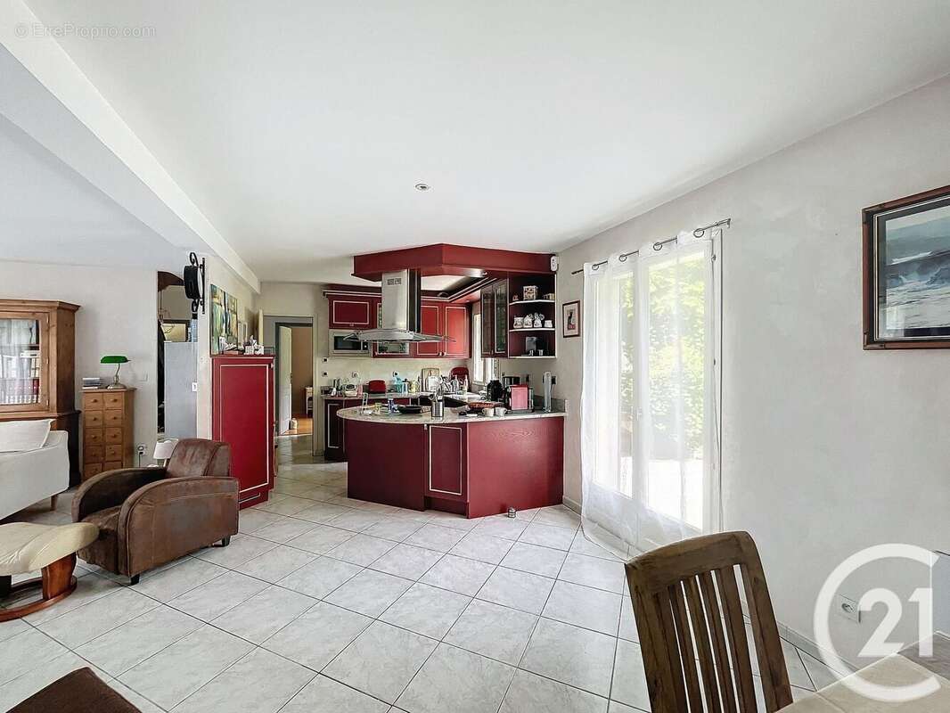 Maison à COMBS-LA-VILLE