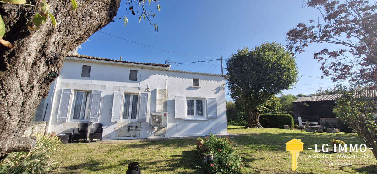 Maison à SAINT-GEORGES-DES-AGOUTS