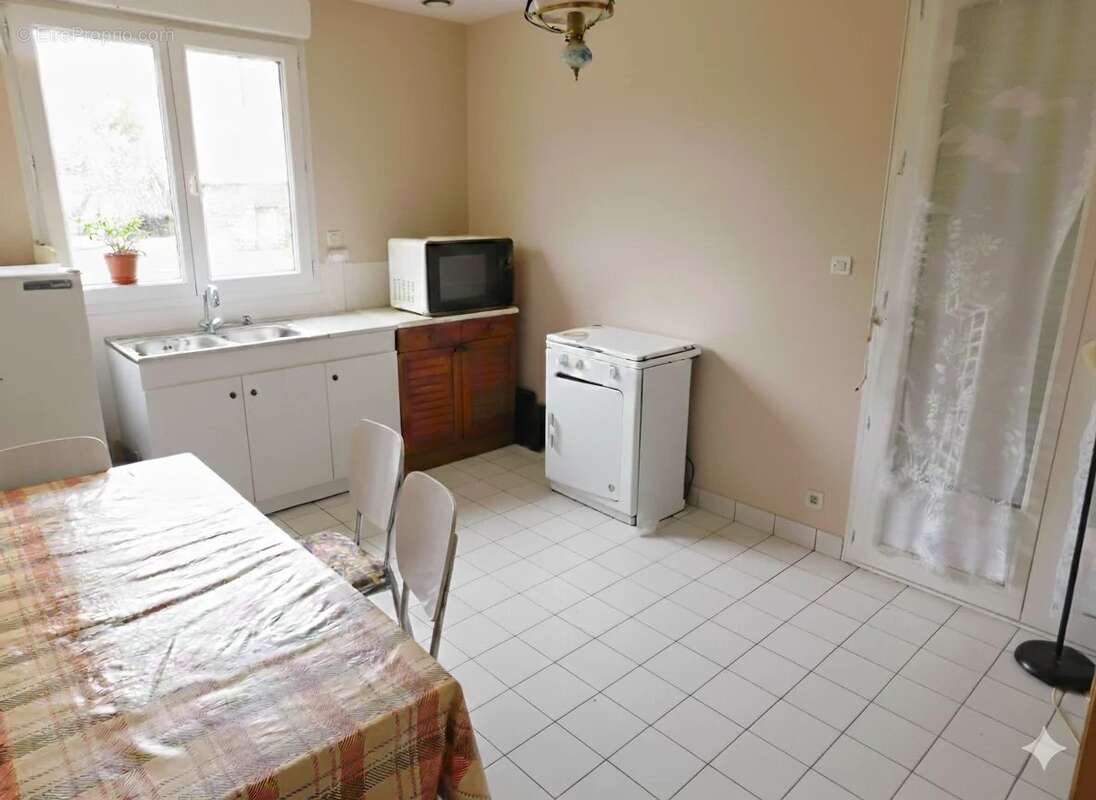 Maison à CLEDEN-POHER