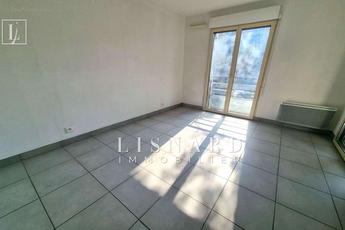 Appartement à VALLAURIS