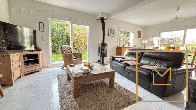 Maison à BREVILLE-LES-MONTS