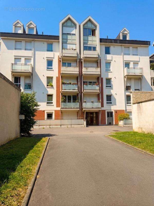 ROUEN RIVE GAUCHE - T3 Lumineux de 71m² avec Balcon et Box Fermé - Idéal Famille ou Investissement (800€/mois) - photo 2