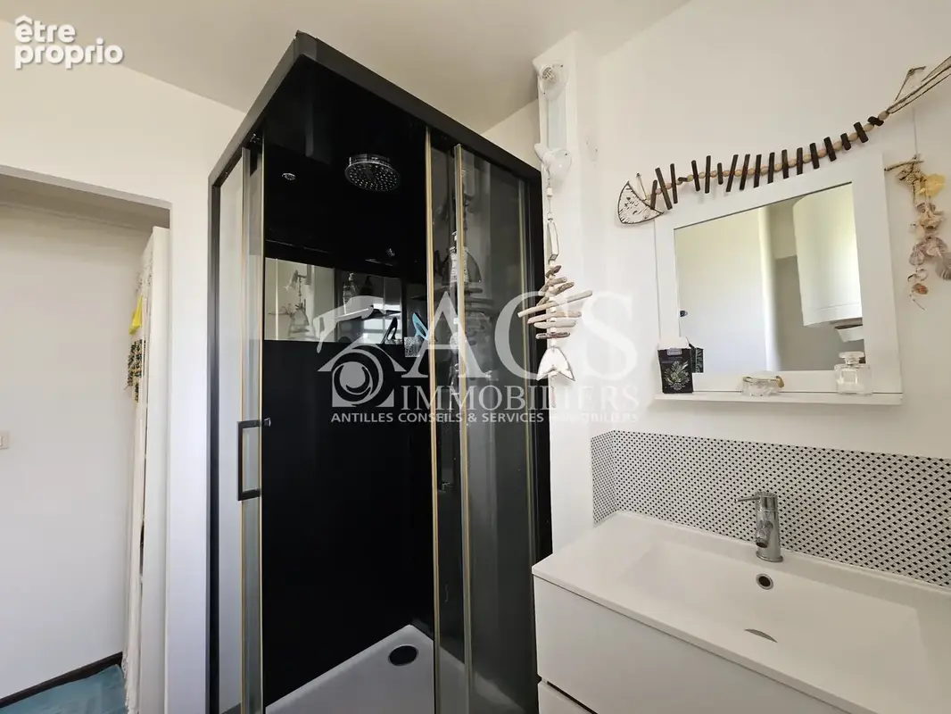T3 meuble a deux pas de la plage + garage anse mitan - photo 10