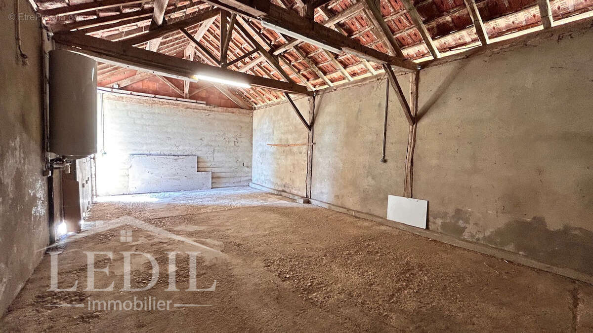Maison à restaurer plain pied avec garage - photo 5