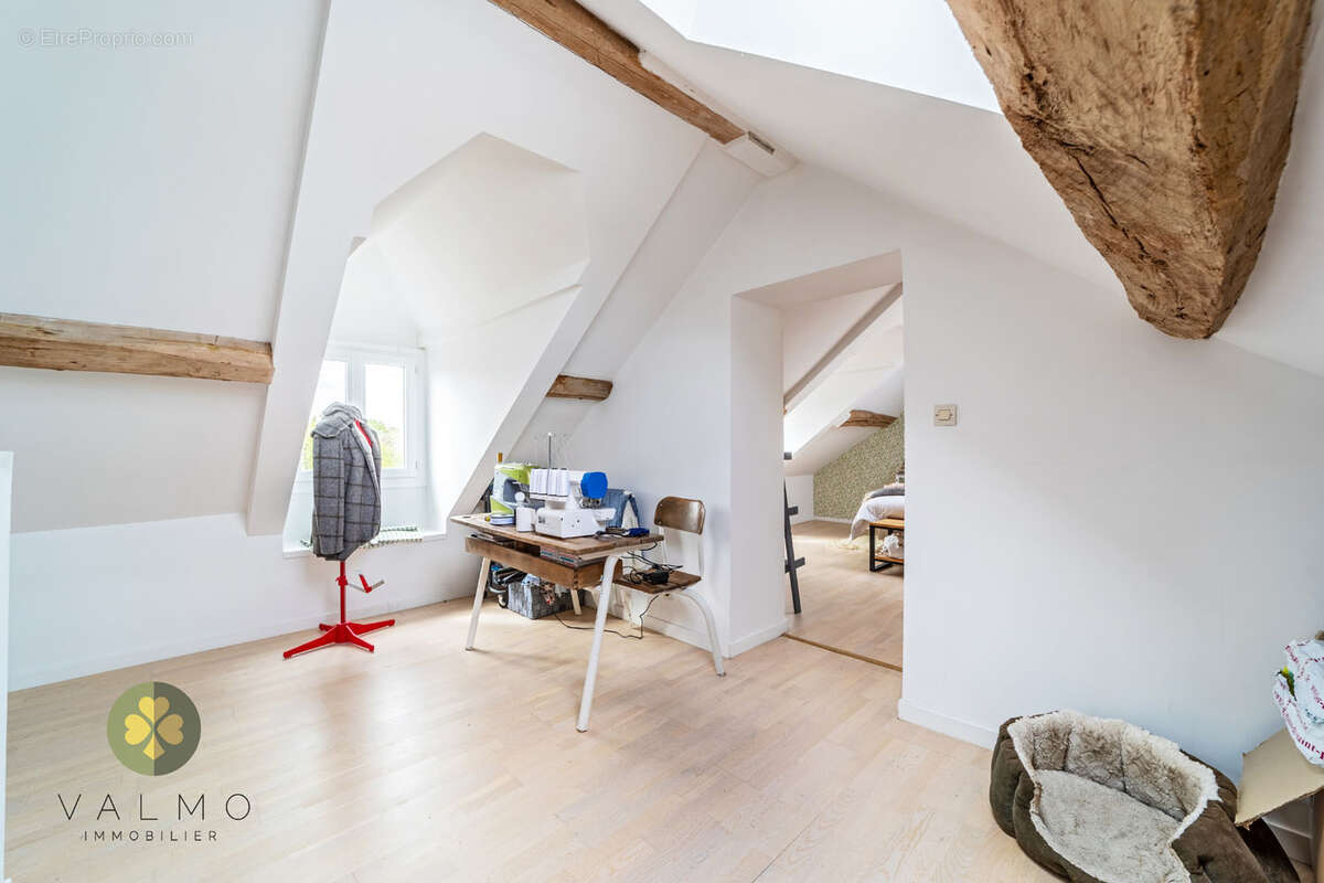 Maison à LA QUEUE-LES-YVELINES