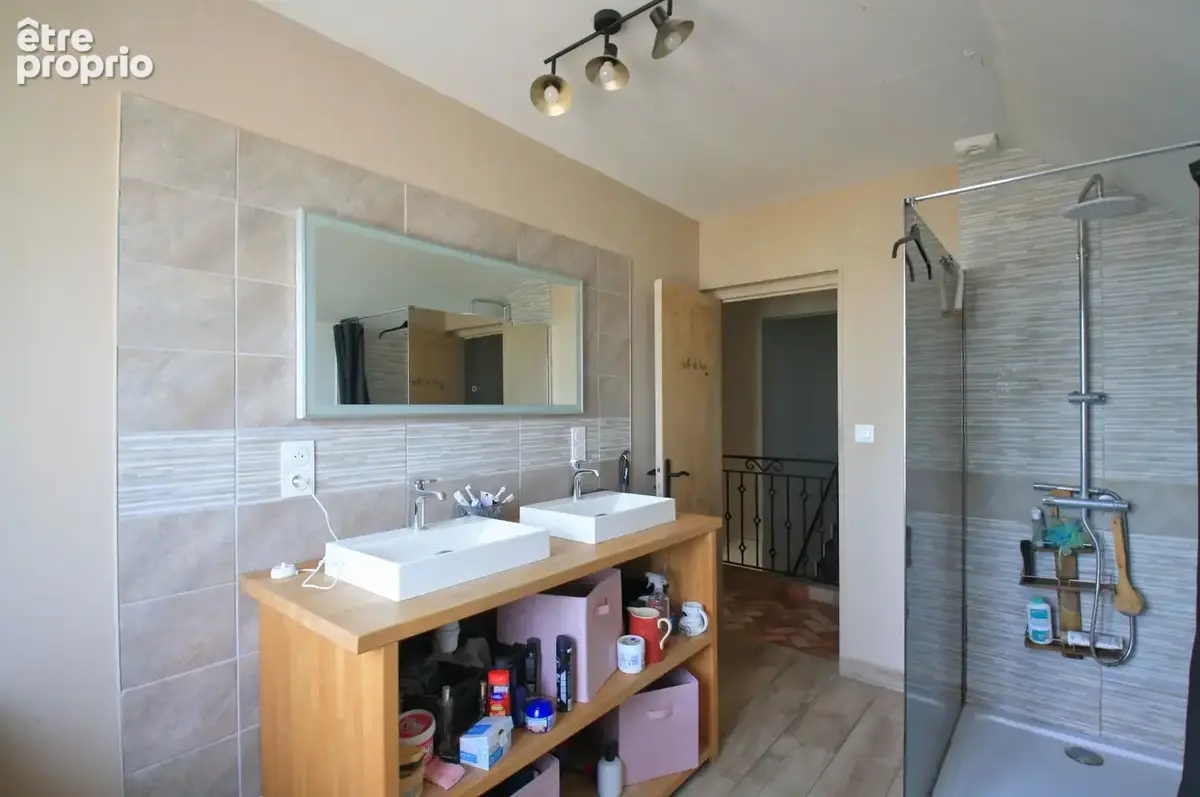 Maison rénovée,  3 chambres, sur un terrain clos de 1230 m² - photo 8