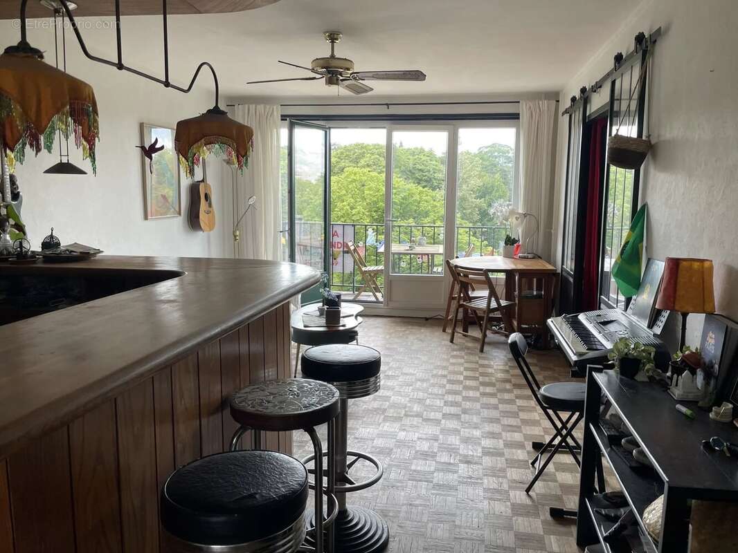 Appartement à PARIS-14E