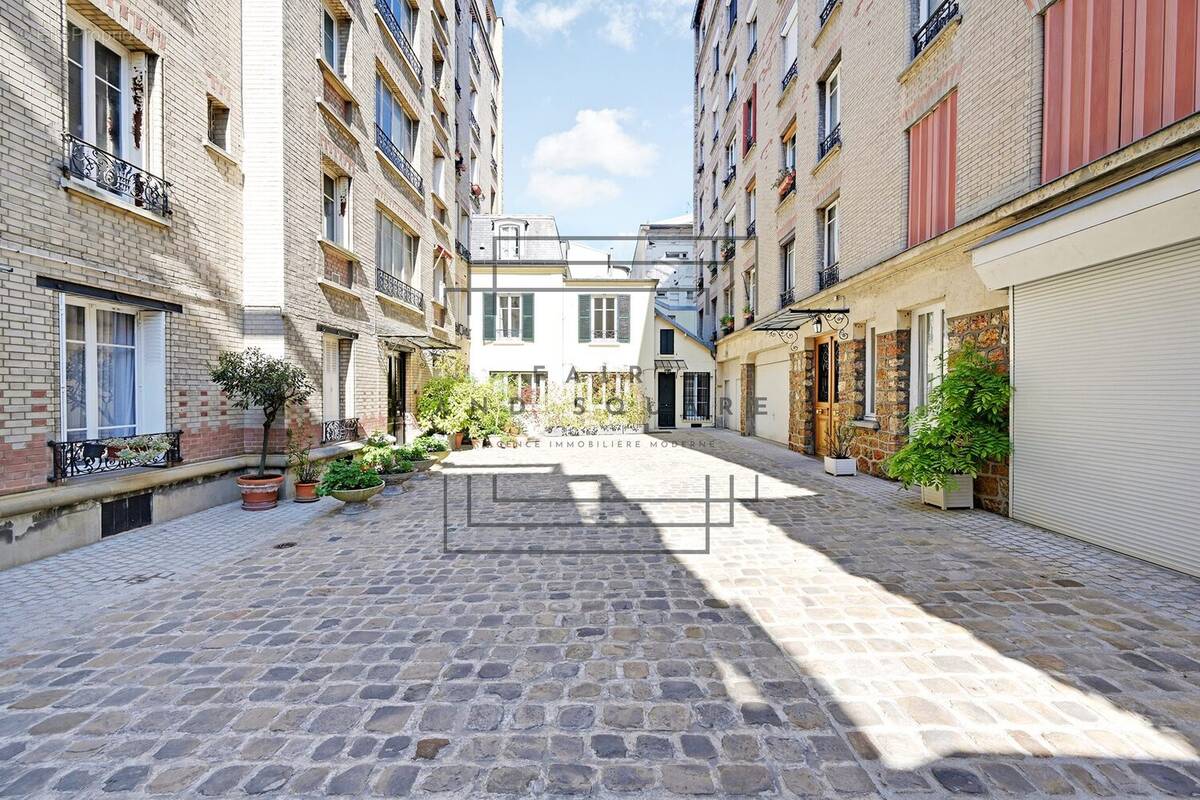 Appartement à NEUILLY-SUR-SEINE