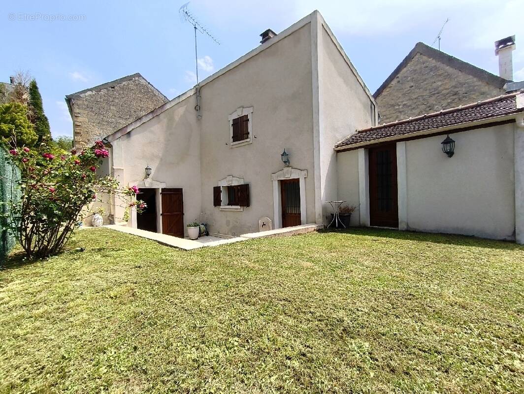 Maison à NESLES-LA-VALLEE