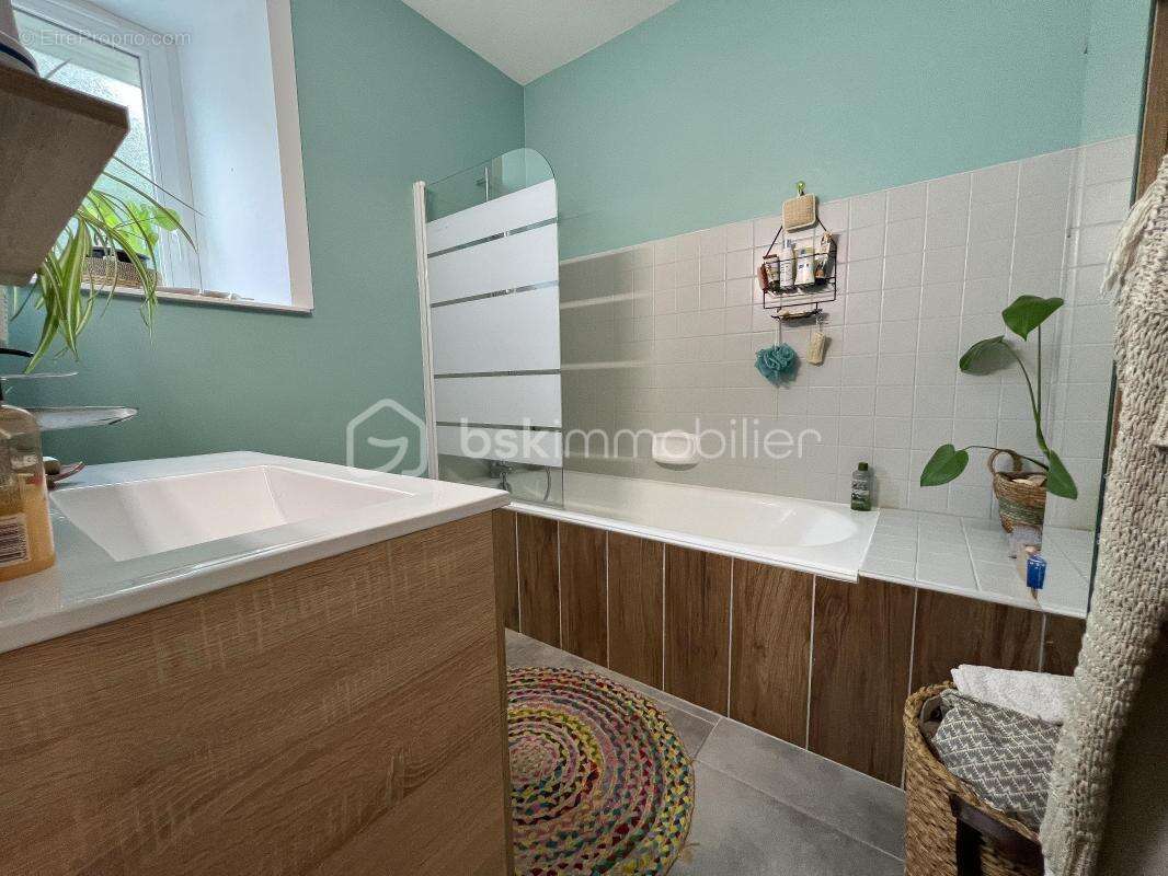 Maison à LA CHAPELLE-NEUVE