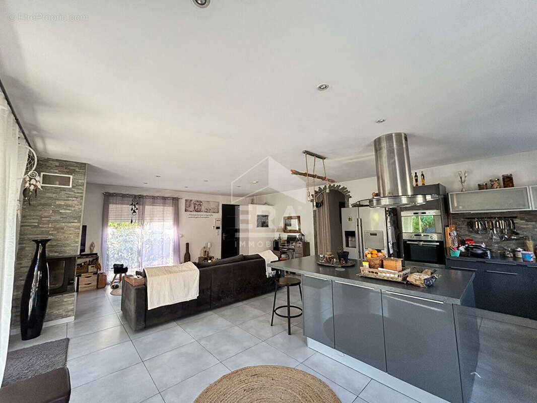 Maison à ROQUEBRUNE-SUR-ARGENS