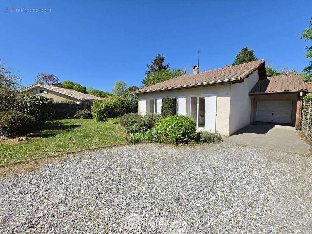 Sur un terrain de 1007 m² - Maison à LE TAILLAN-MEDOC
