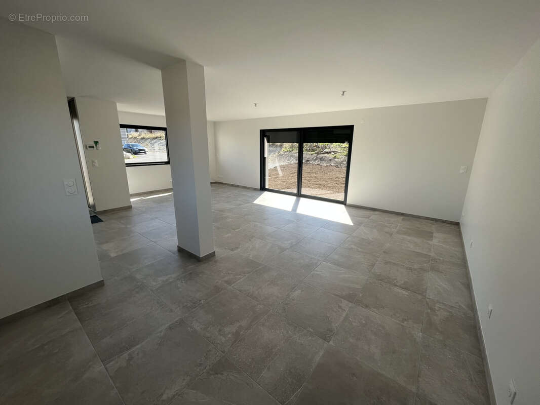 Maison à PERIGNAT-LES-SARLIEVE