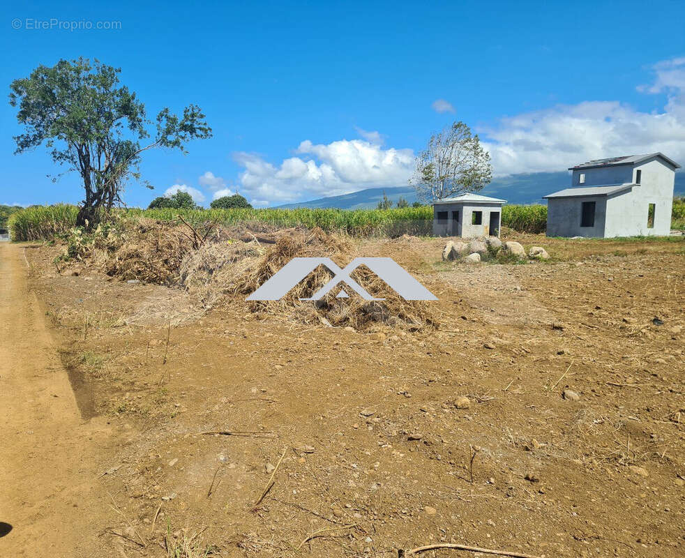 Terrain à SAINT-BENOIT