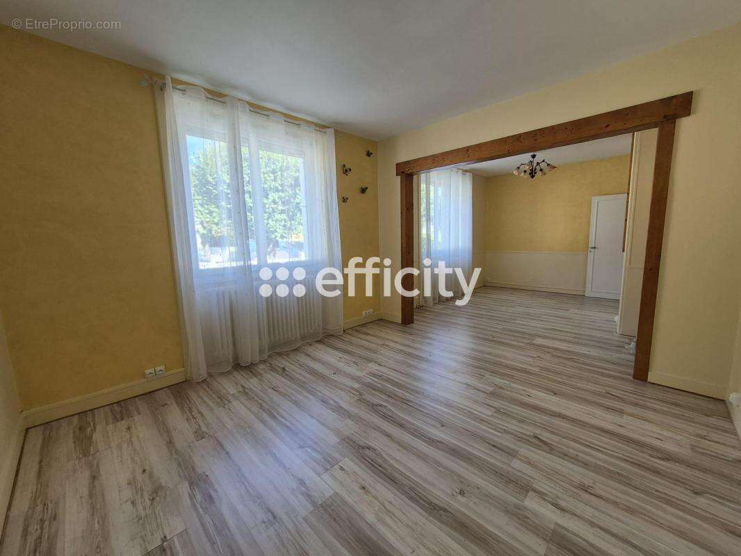 Maison à SAINT-JUNIEN