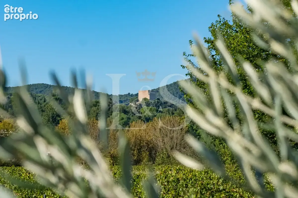 VAISON-LA-ROMAINE   Villa contemporaine de plain-pied, piscine et vue exceptionnelle sur les vignes et le chât - photo 6