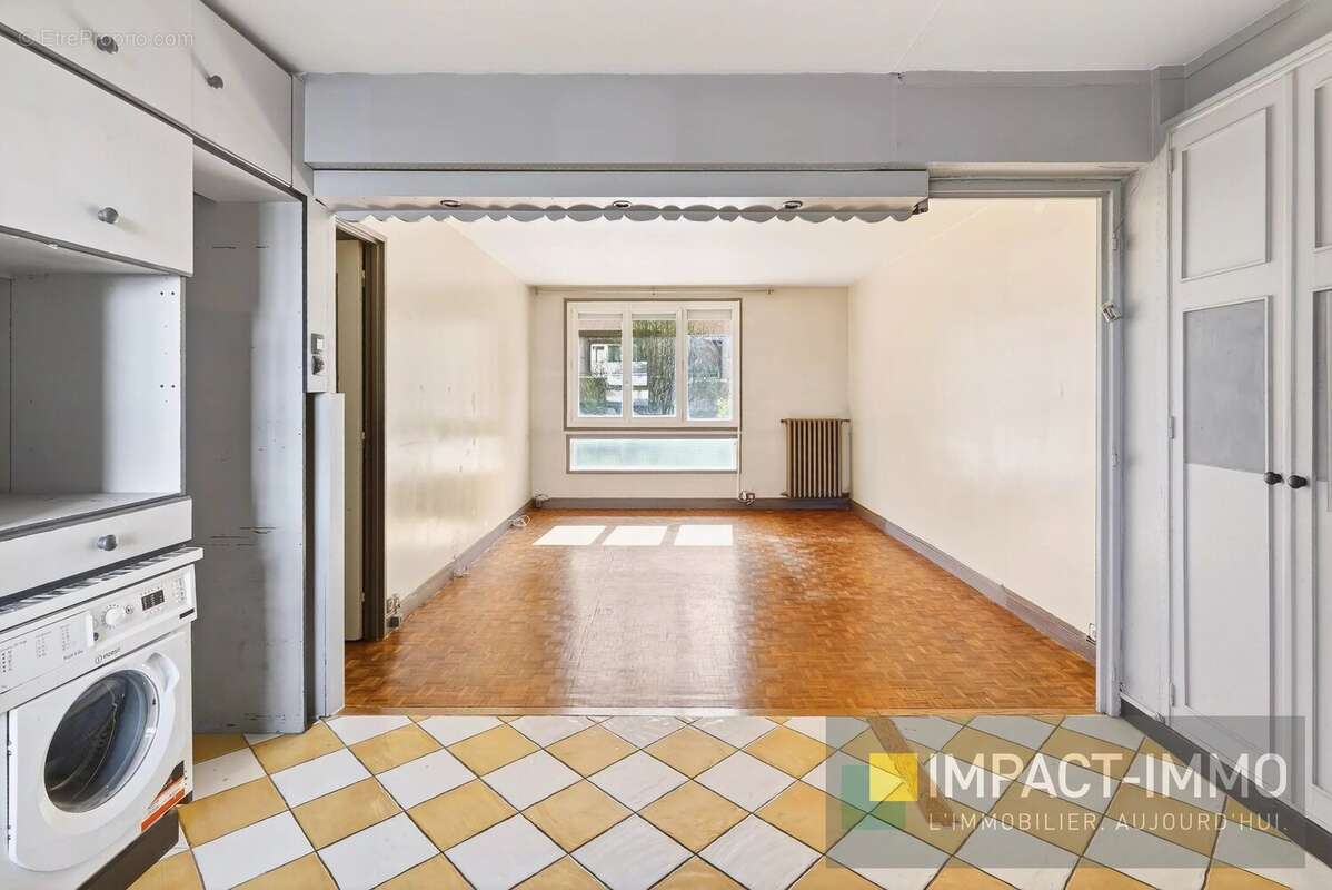 Appartement à COURBEVOIE