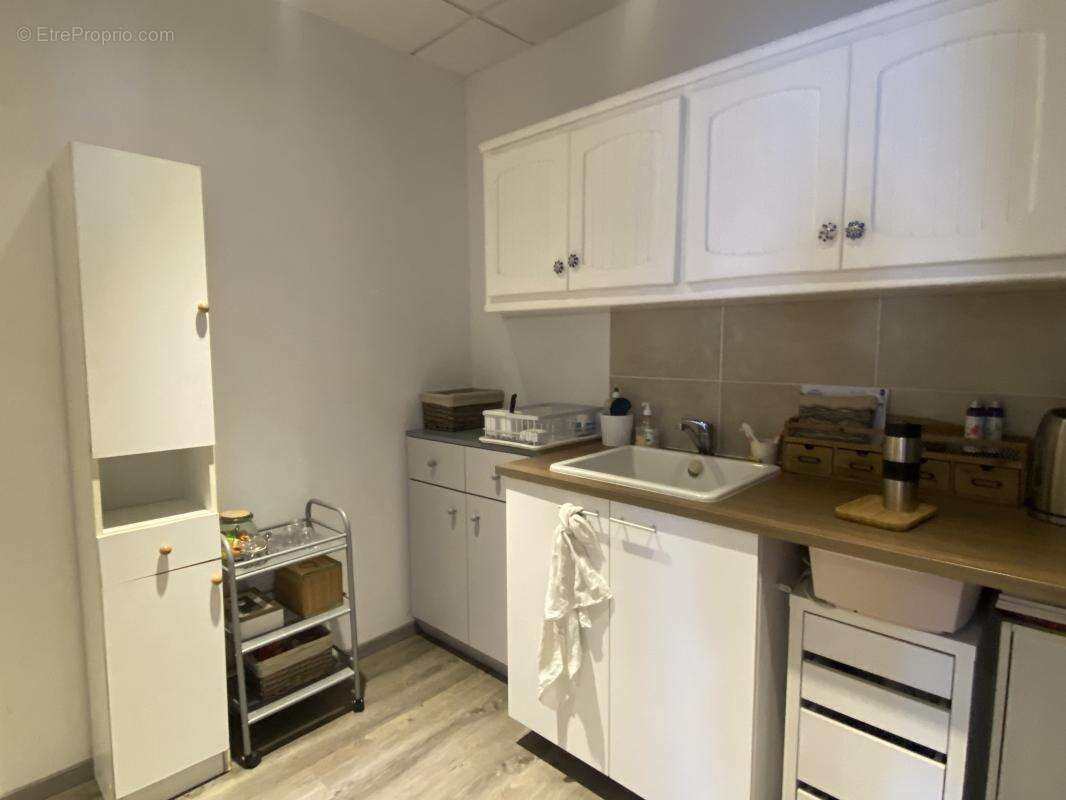 Commerce à PAREMPUYRE