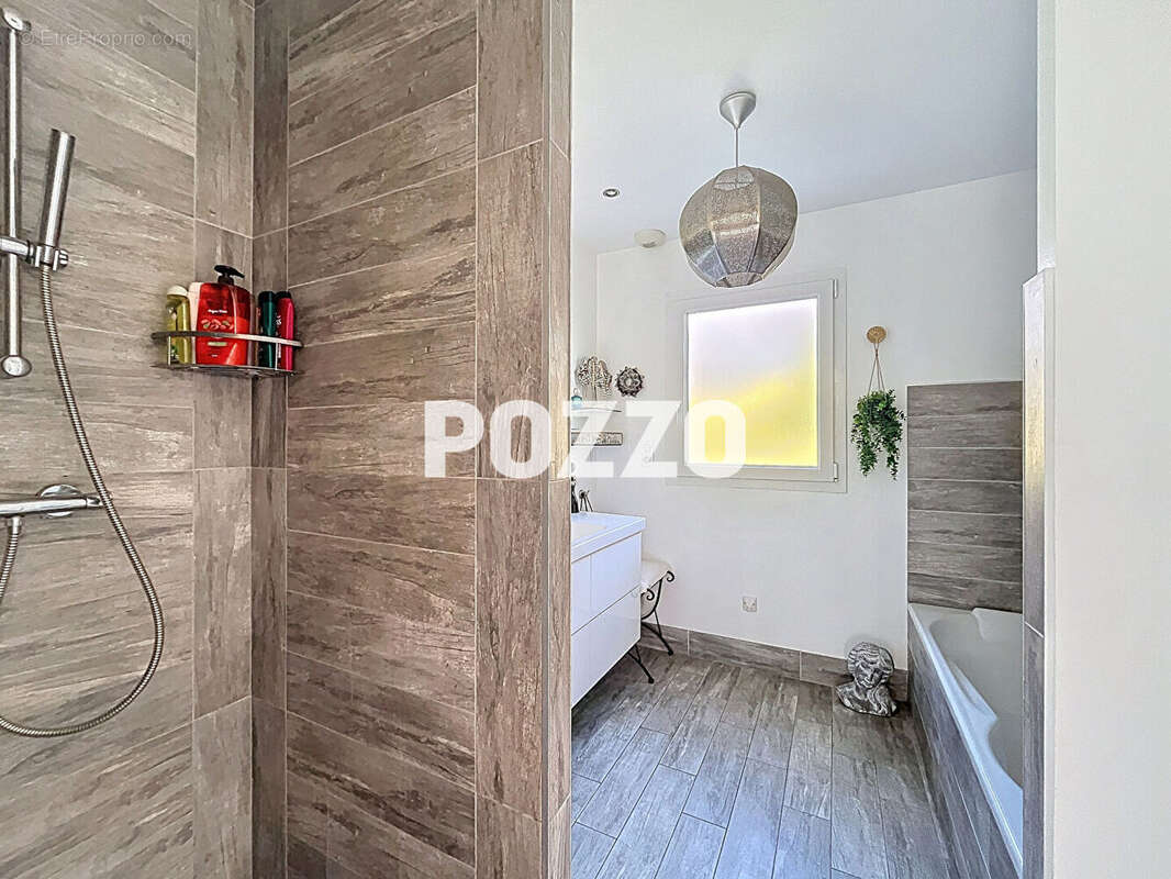 A Vendre - Les Loges Marchis - Maison 6 pièce(s) 154 m² - photo 9