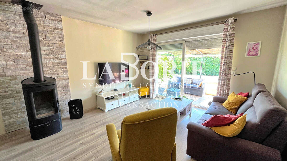 À Rochefort-Du-Gard (30), villa de 98 m2 avec piscine sur terrain de 529 m2 - photo 9