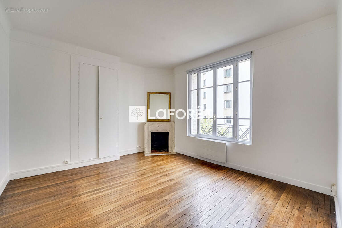 Appartement à PARIS-14E