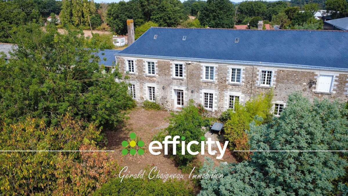 Maison 160 m² à Saint-Colomban  - photo 2