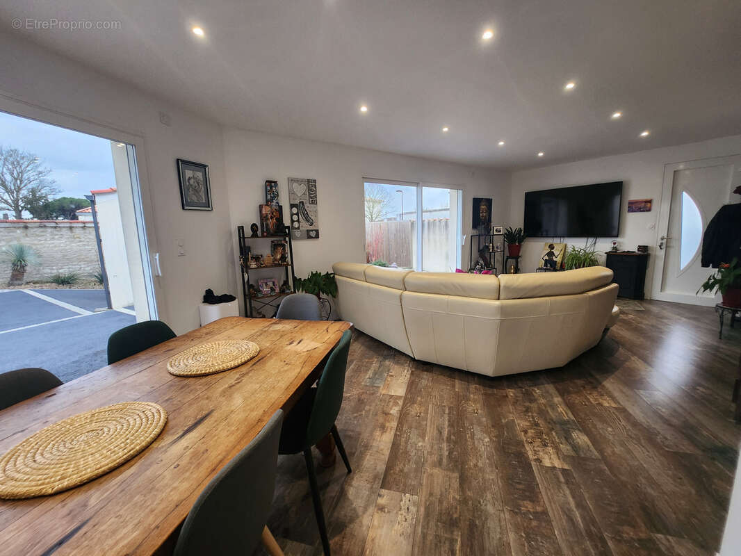 Maison en pierre rénovée avec studio indépendant, piscine et grand garage - photo 8