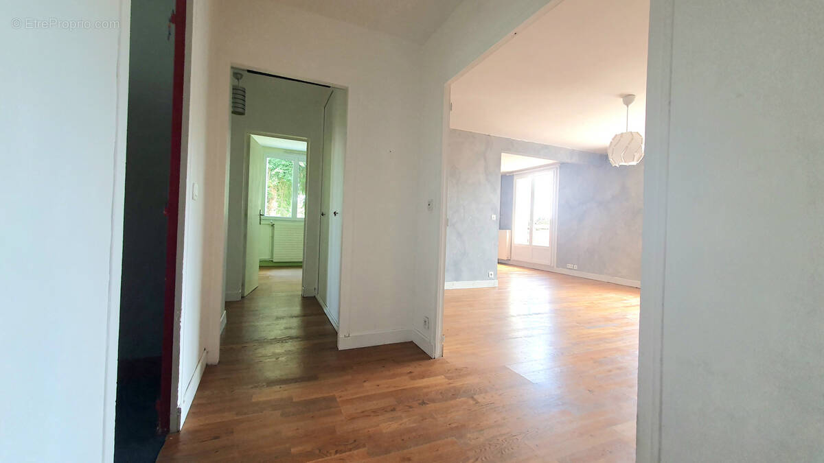 Appartement à YZEURE