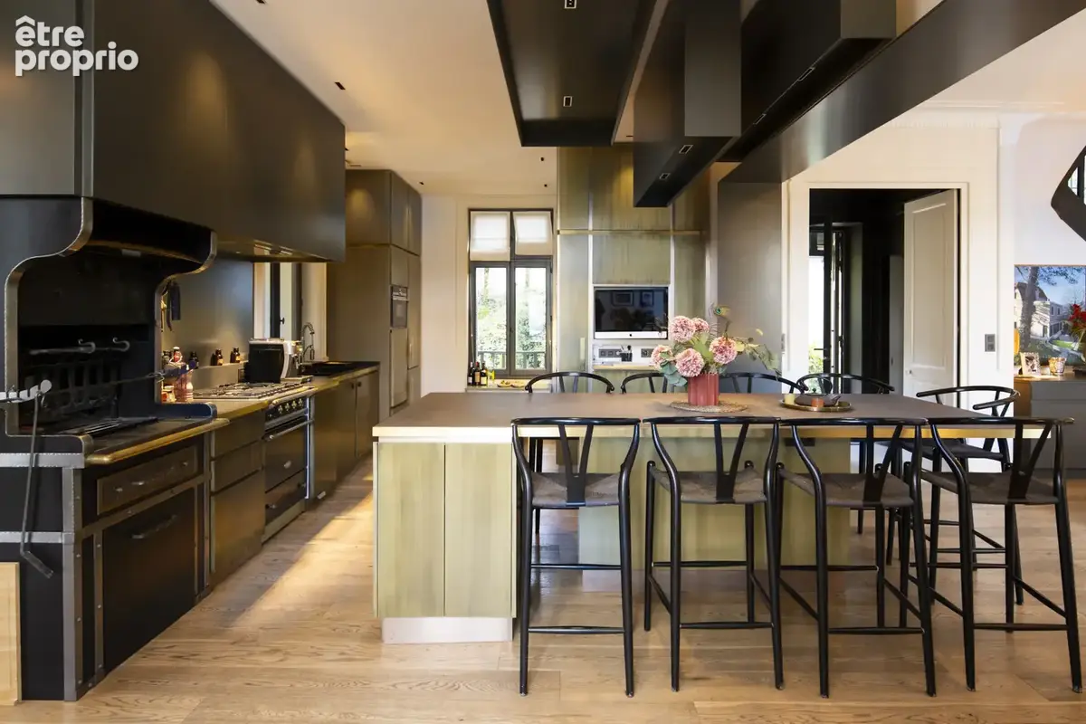 Caluire et Cuire - Le Vernay - Belle propriété de 550 m2 - photo 6