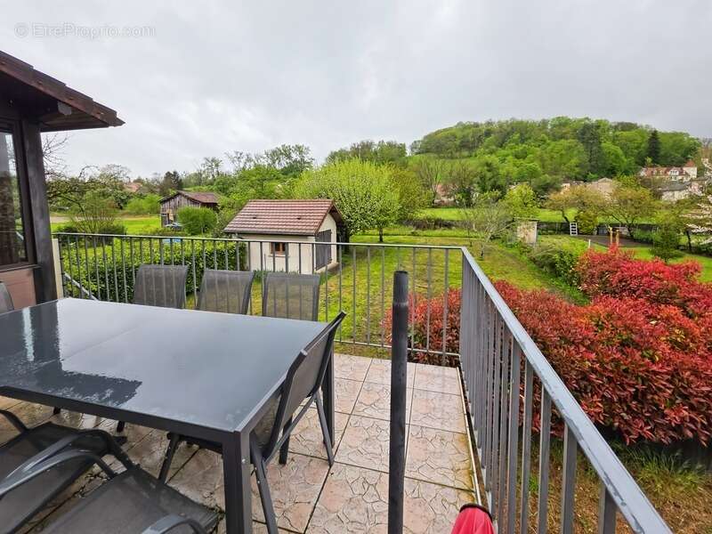 Maison indépendante 91 m² avec sous-sol complet et dépendance sur 650 m² à Montmorot (39) - photo 2