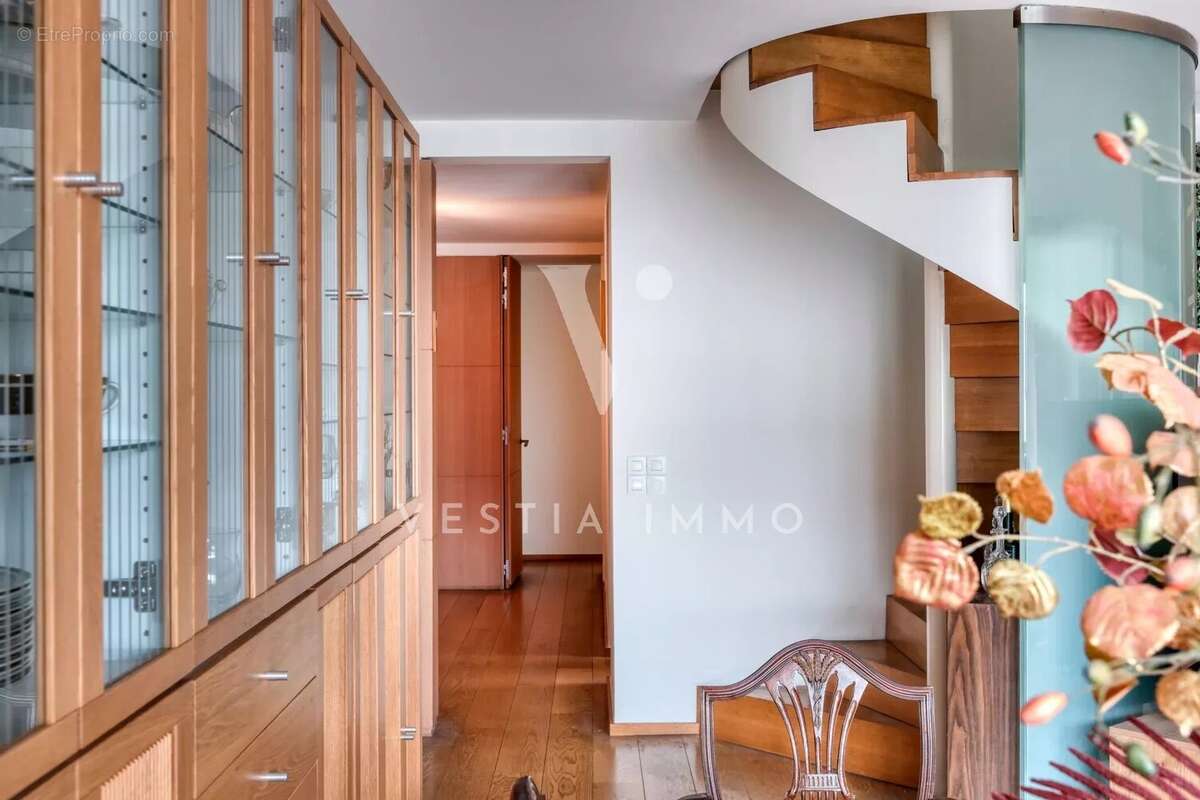 Appartement à NEUILLY-SUR-SEINE