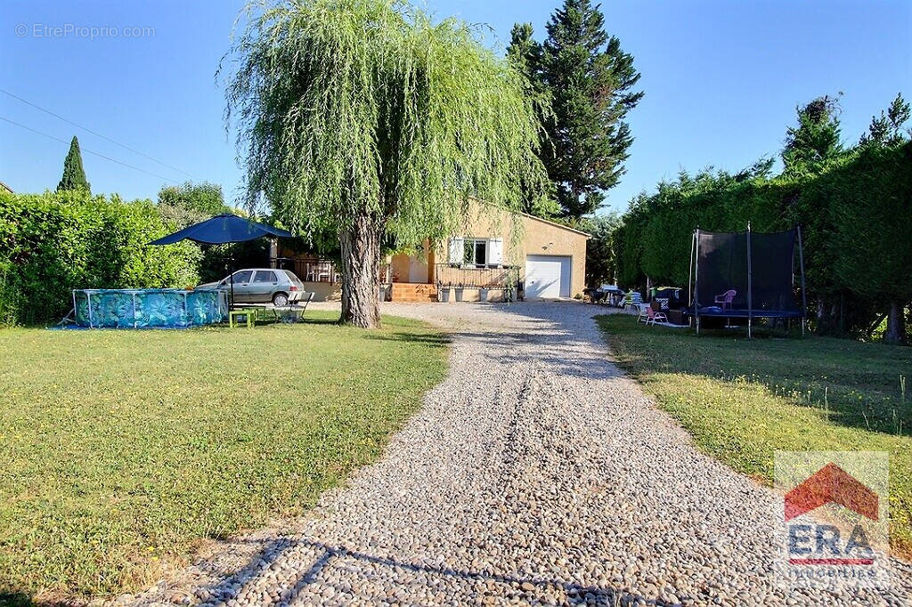 Maison à ENTRAIGUES-SUR-LA-SORGUE