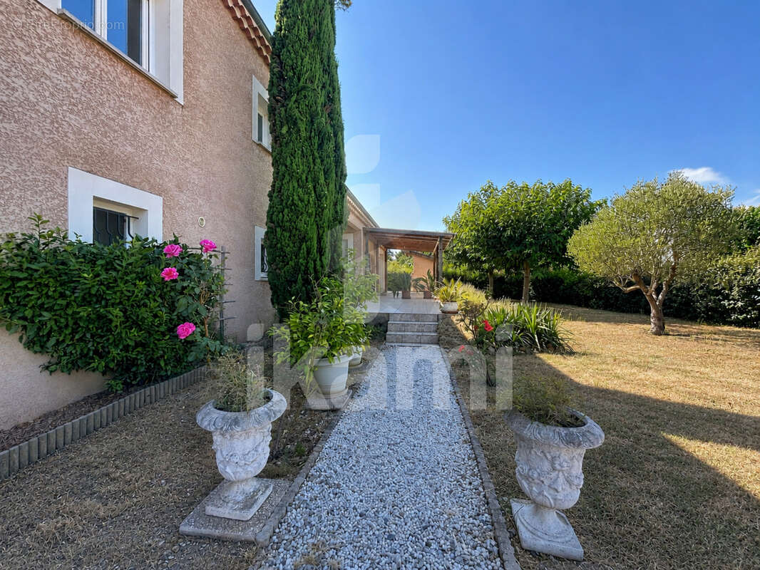 Une maison familiale aux portes de Lyon et de Valence - photo 3