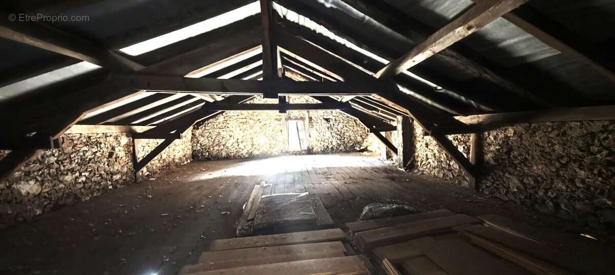 Maison de village à restaurer avec terrain et dependance - photo 11