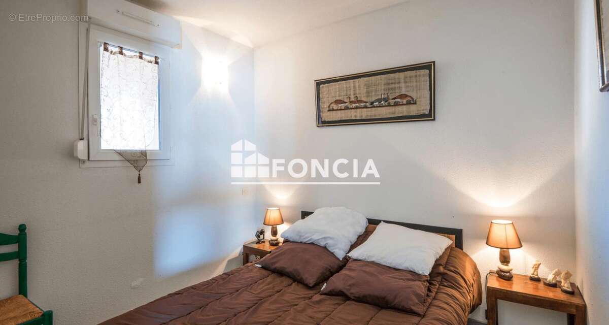 Appartement à SALLES-CURAN