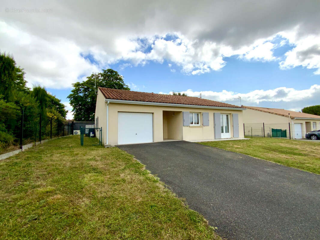 Maison à JARNAC-CHAMPAGNE