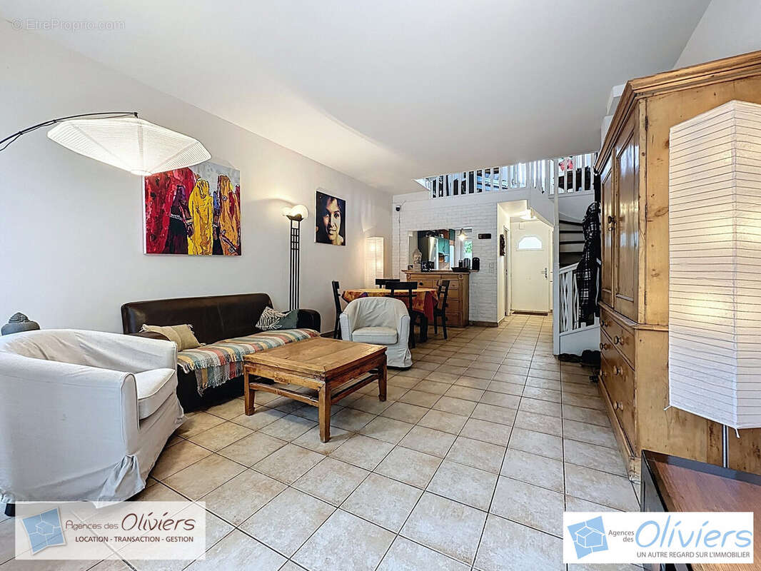 Appartement à VOISINS-LE-BRETONNEUX