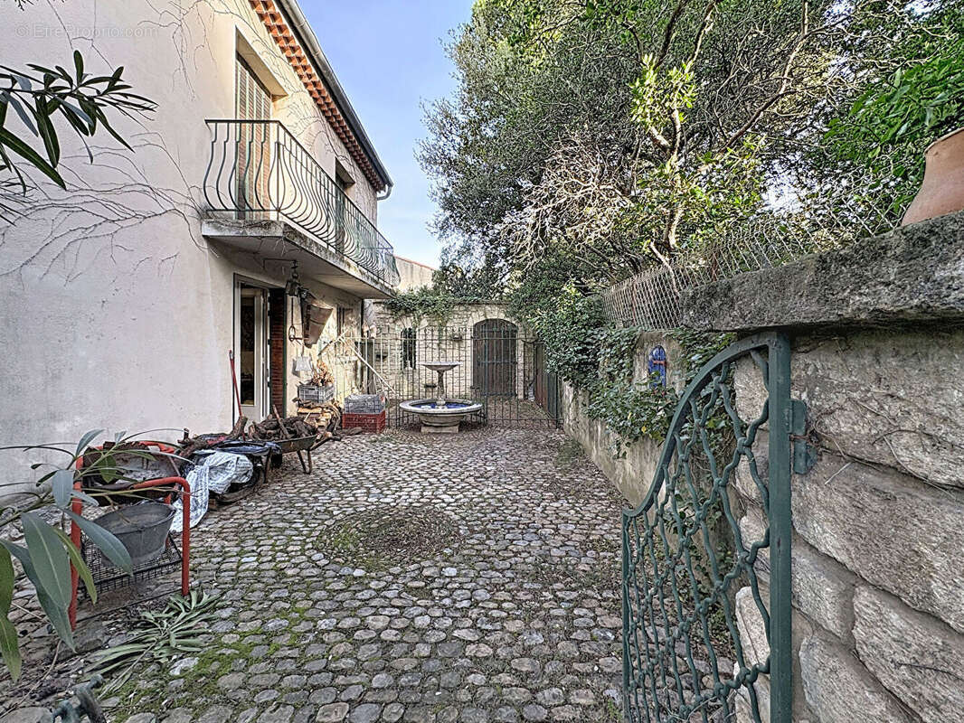Maison à VILLENEUVE-LES-AVIGNON