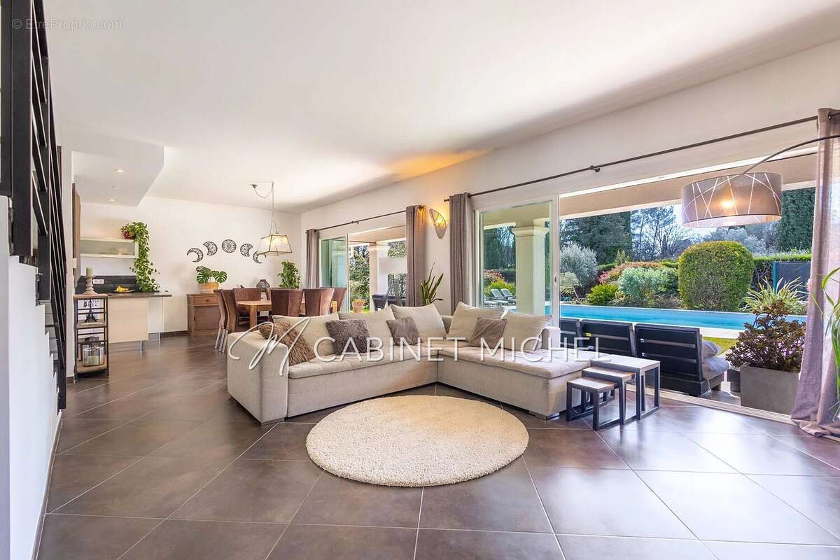 Maison à ROQUEFORT-LES-PINS