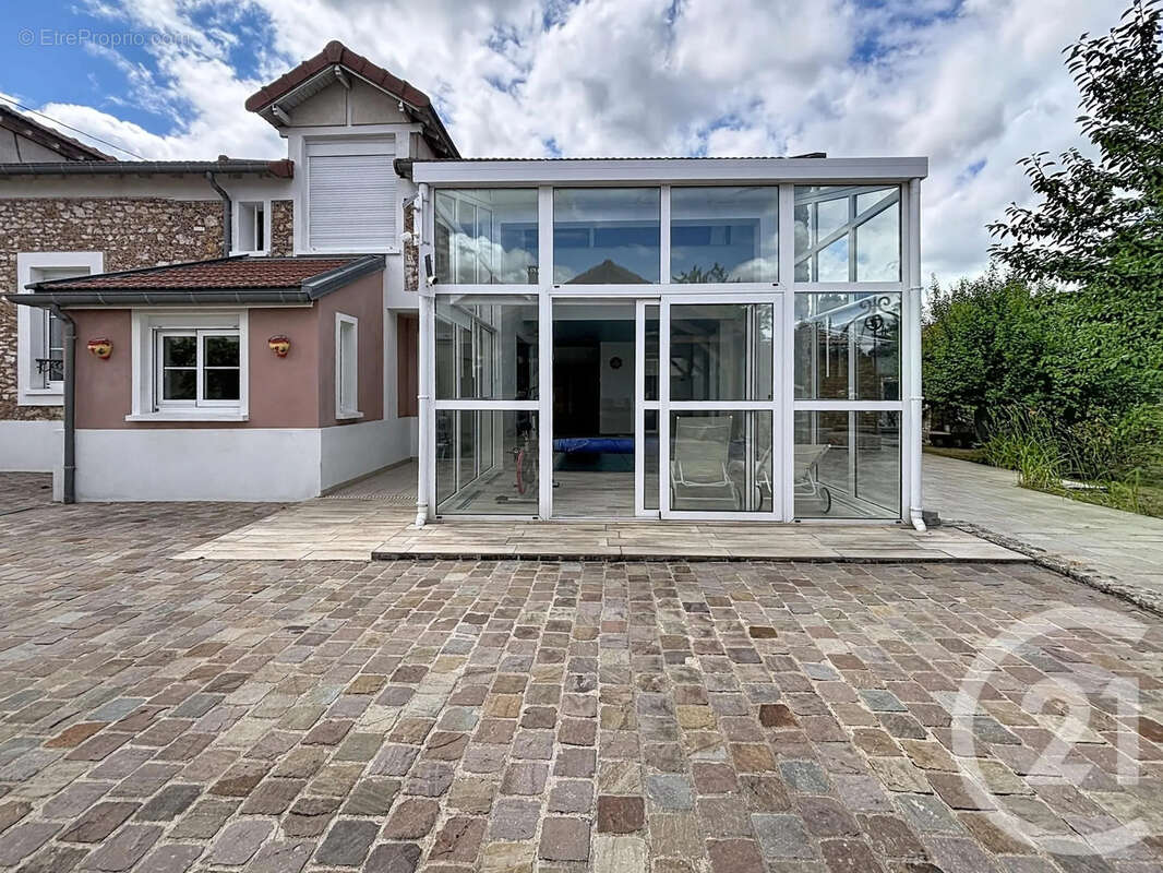 Maison 300 m² à Combs-La-Ville  - photo 23