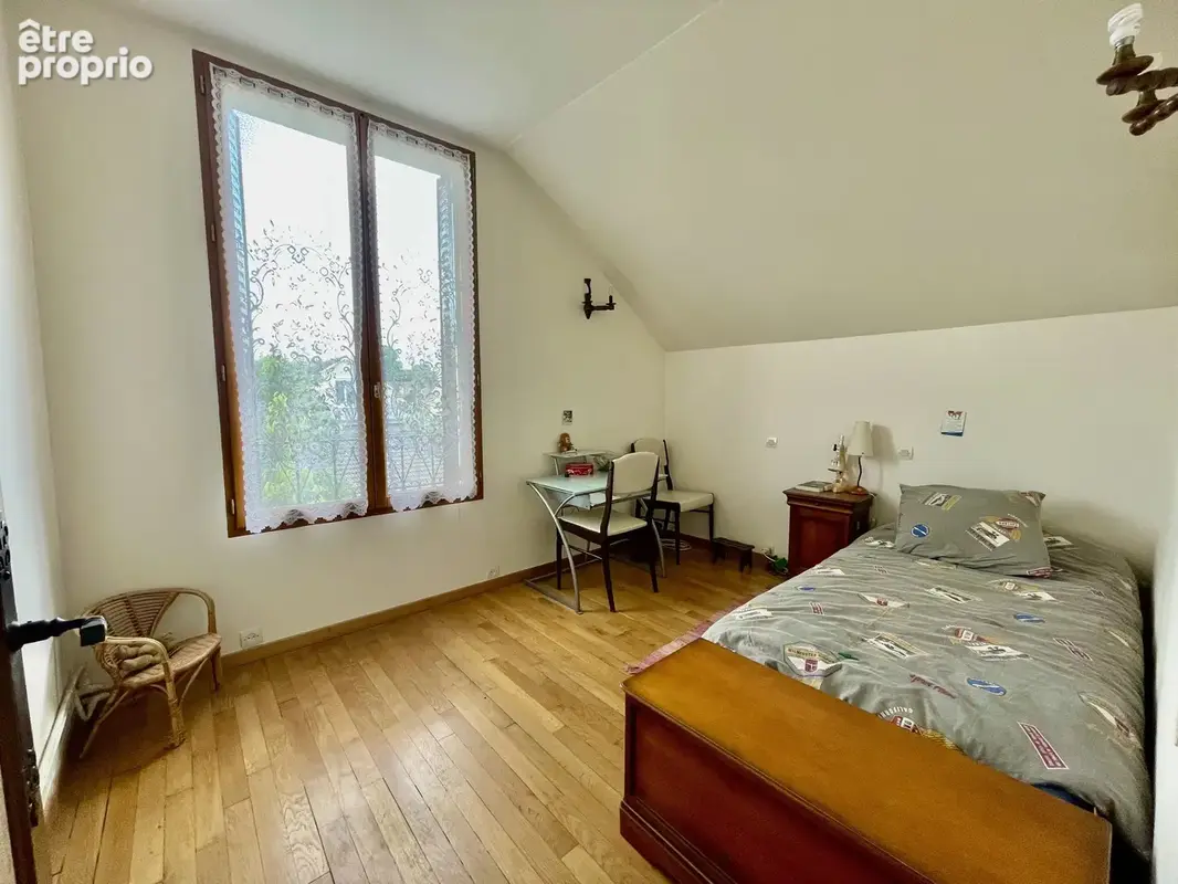 DRANCY - LES OISEAUX - Pavillon robuste 5 pièces - 4 chambres garage et grand jardin - proche gare RER B Dranc - photo 11