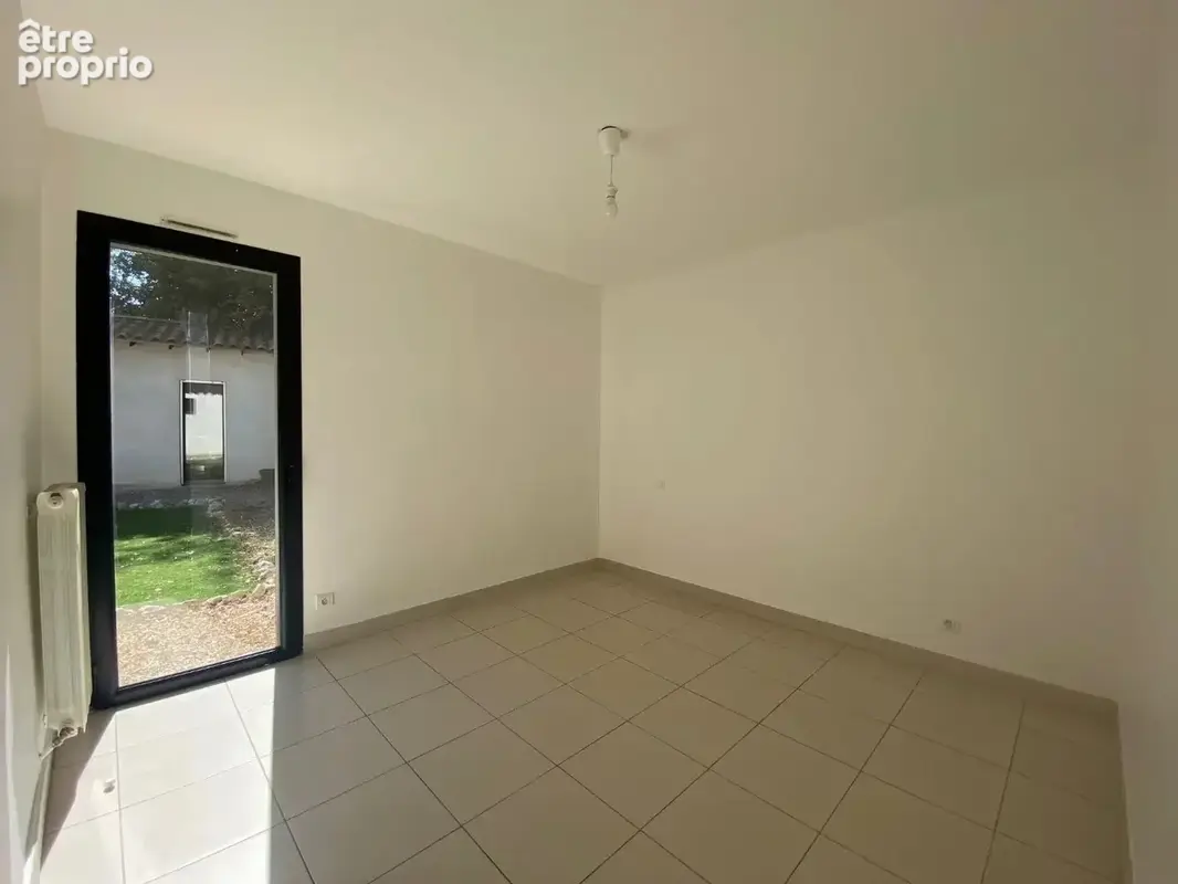 ASSAS  Élégante villa de plain-pied avec piscine dans un environnement privilégié - photo 12