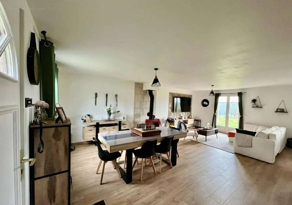 Maison à VILLELOIN-COULANGE