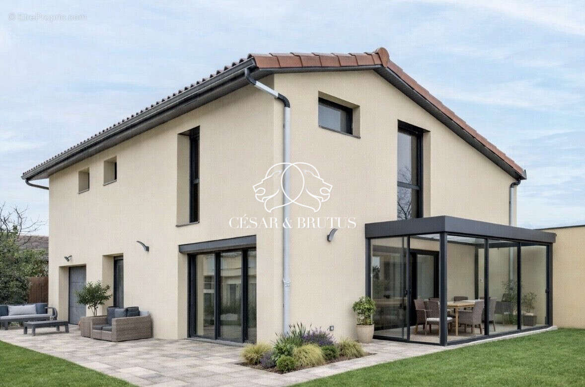 photo non contractuelle, aménagement extérieur avec IA - Maison à DECINES-CHARPIEU