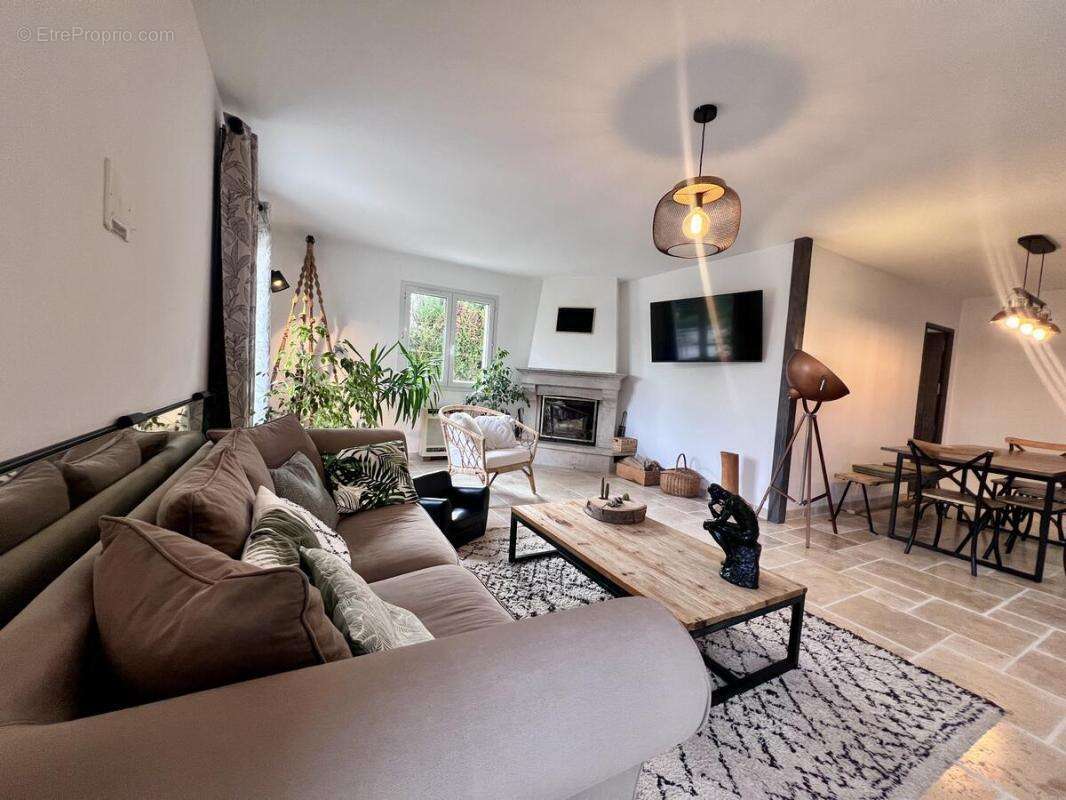 Maison à LA CHAPELLE-SAINT-MESMIN