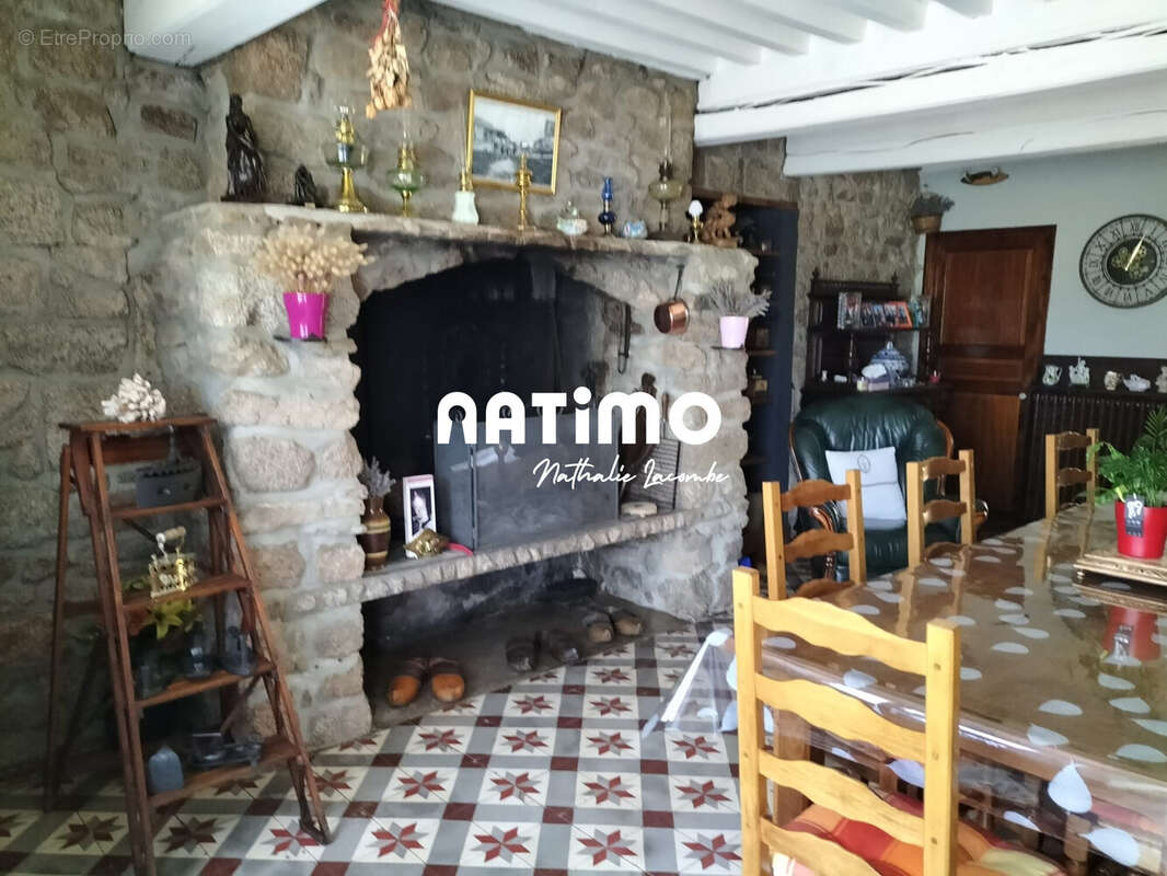 Maison à LA ROCHE-EN-BRENIL