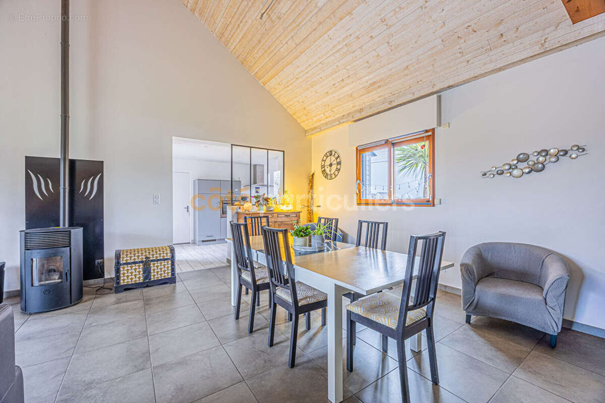 Maison à SAINT-HERBLON