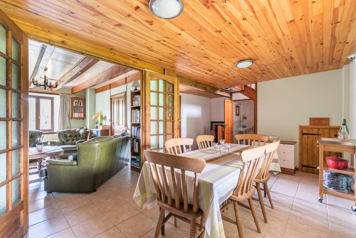 Maison à CHAMBON-SUR-DOLORE