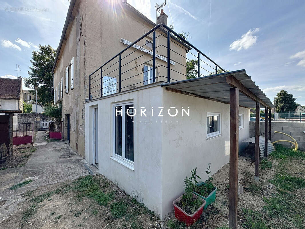 Maison à JONCY